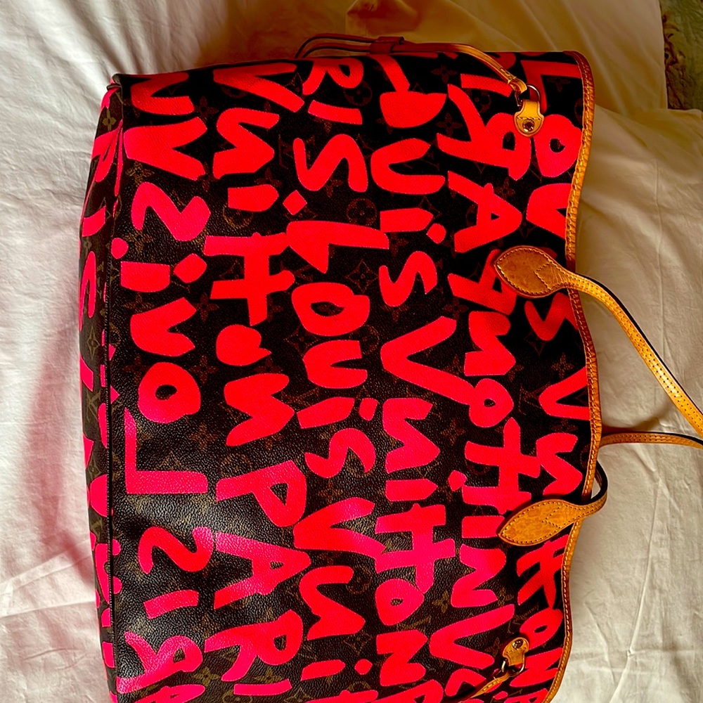 💎RARE💎 Louis Vuitton Pink/Fuschia Graffiti Neverfull